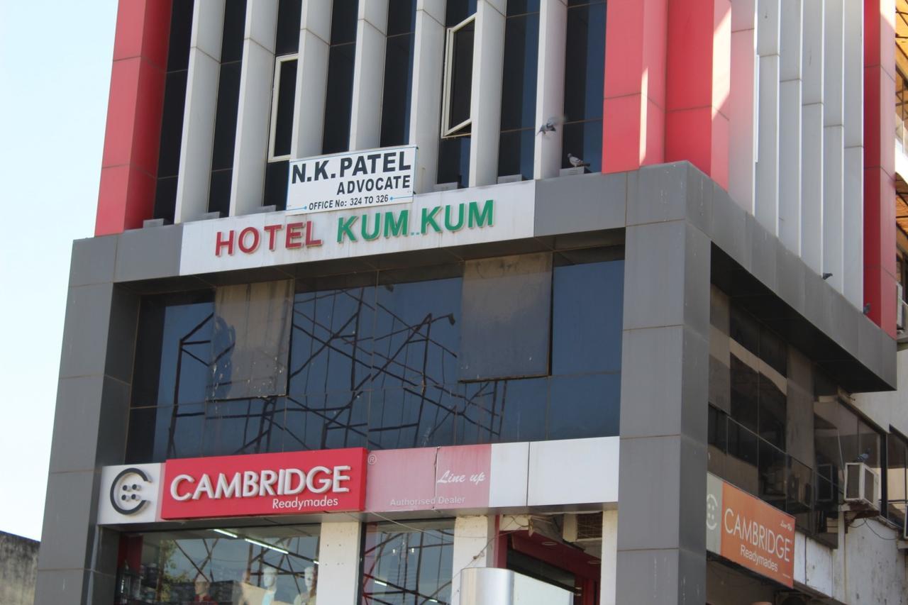 Hotel Kum Kum Adalaj ภายนอก รูปภาพ