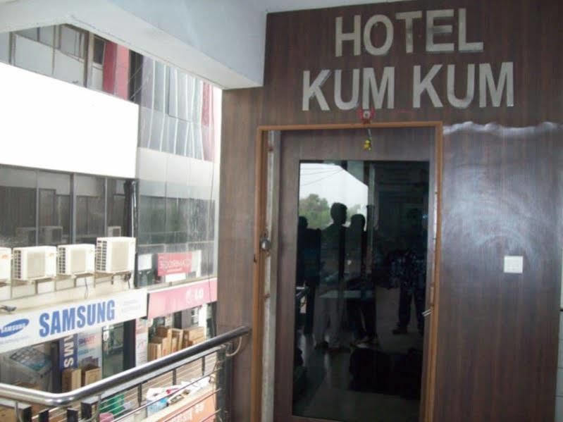 Hotel Kum Kum Adalaj ภายนอก รูปภาพ