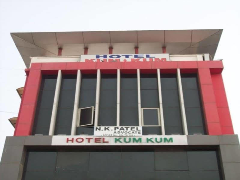 Hotel Kum Kum Adalaj ภายนอก รูปภาพ